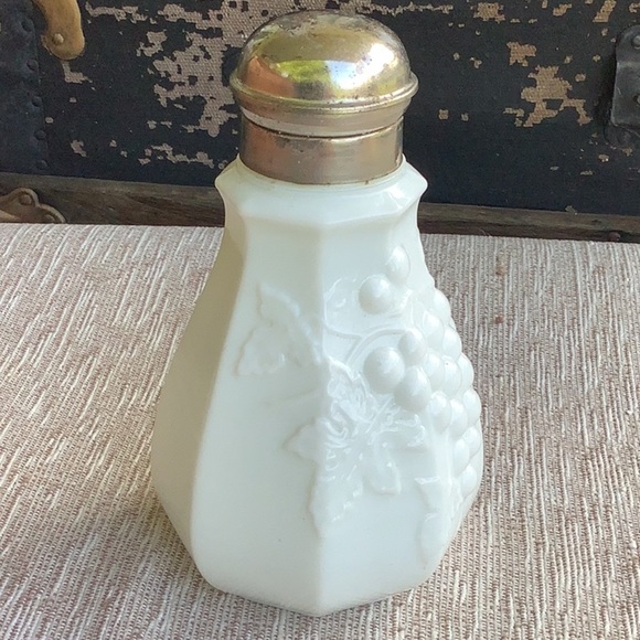 Vintage White Milk Glass Grapes Vine Syrup Pitcher - Picture 4 of 7